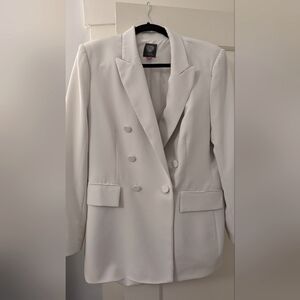 Vince Camuto- Elegant Double-Breasted Women's Blazer - White